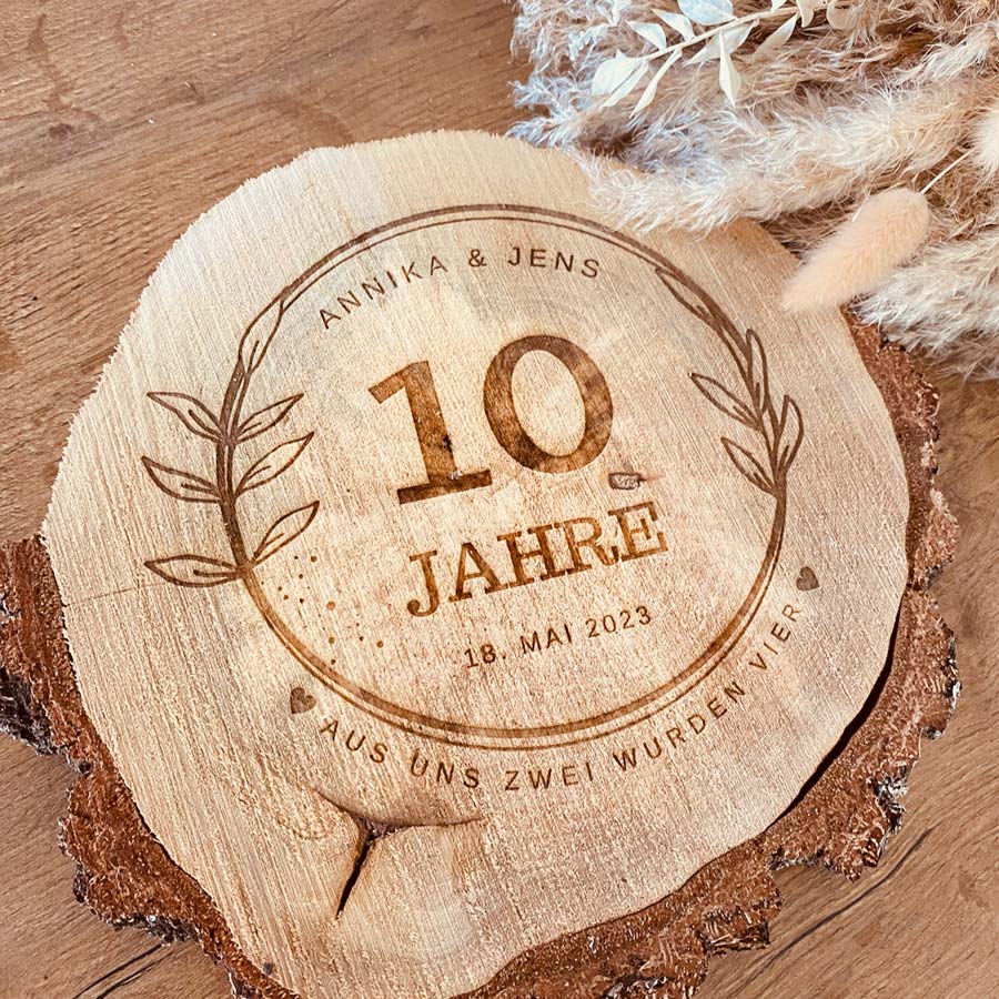 Baumscheibe mit Gravur, Holzscheibe Fichte personalisiert graviert, besonderes Geschenk Valentinstag Geburtstag Hochzeit,Holzscheibe Deko