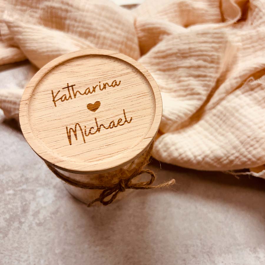 Vorratsglas "Namen mit Herz" die Geschenkidee für Hochzeiten, Valentinstag, Verlobung, etc. | Geschenkglas mit graviertem Holzdeckel